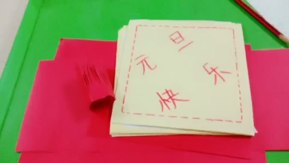 幼儿园元旦手工制作,简单又喜庆,真好看
