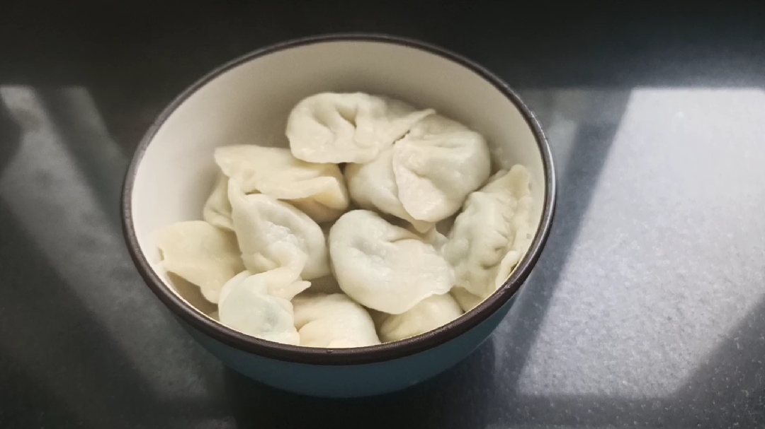 【猪肉韭菜馅水饺】的做法,内含饺子皮和猪肉馅的详细食材配比
