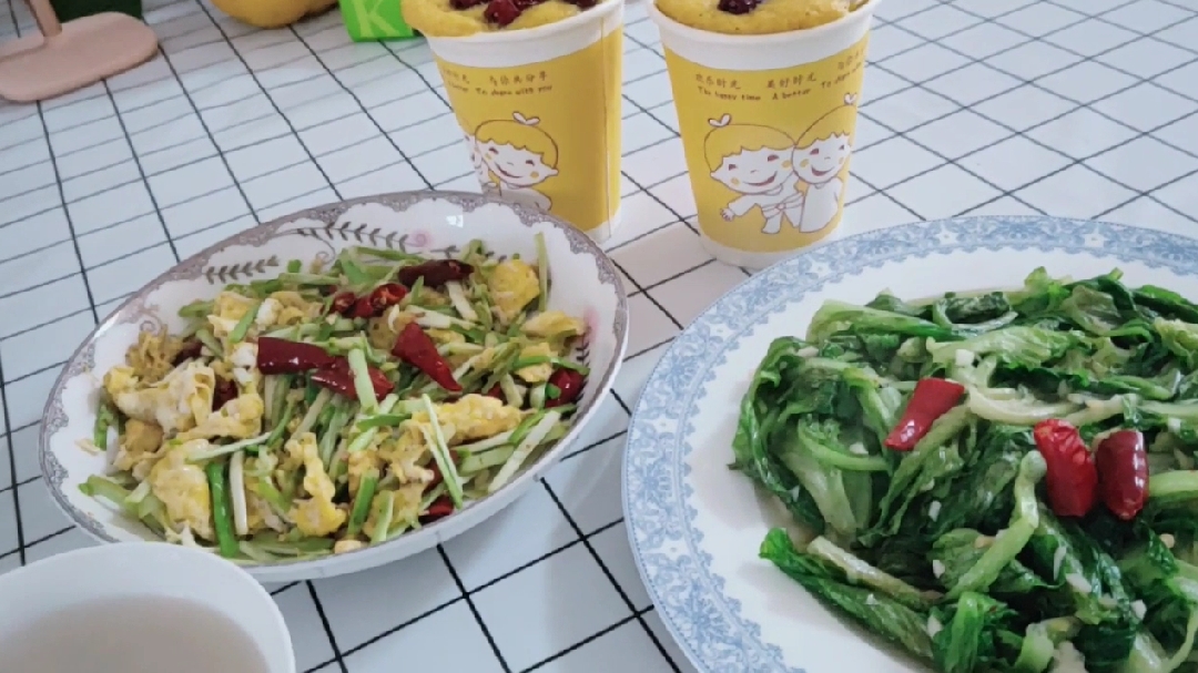 南瓜发糕搭配百合银耳汤滋阴润肺