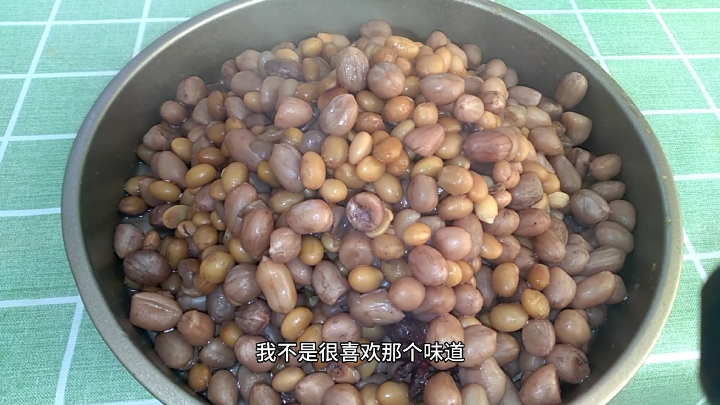 每到冬天都会用花生和黄豆做咸菜,软糯鲜香,比油炸健康