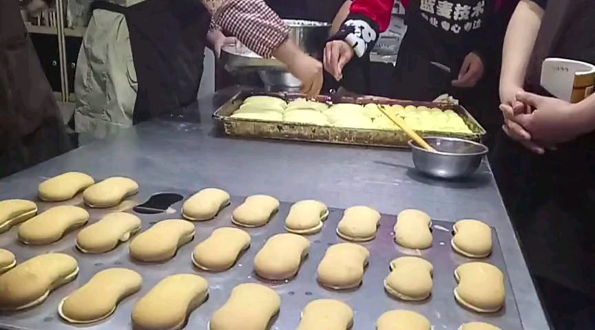 Q润戚风平盘戚风长崎蛋糕和花生牛奶蛋糕蓝麦视频课