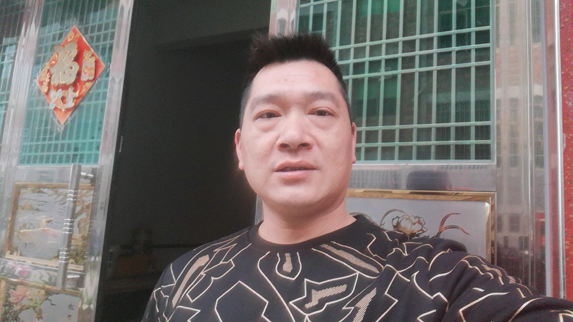 昨天晚上去河边下了一网,搞到好货了。是苦花鱼学名赤鳞鱼。