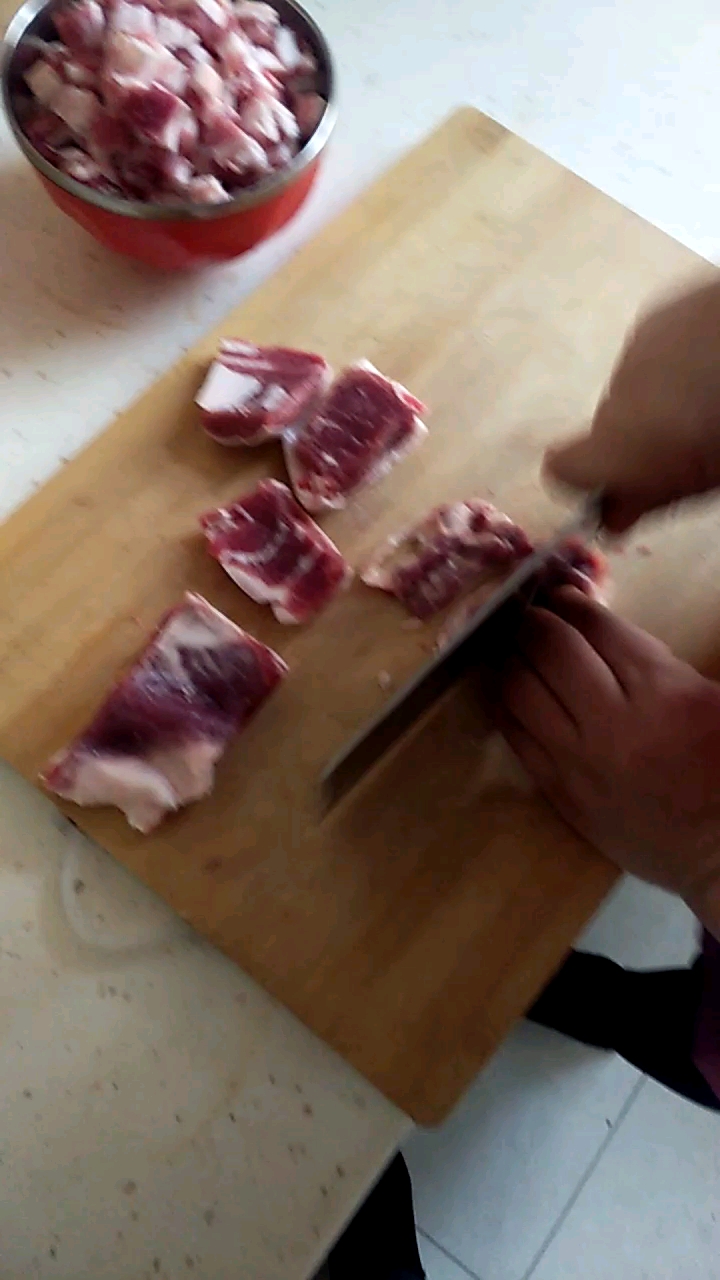 老妈来了,给老妈做的羊肉臊子面,老妈只夸我手艺好