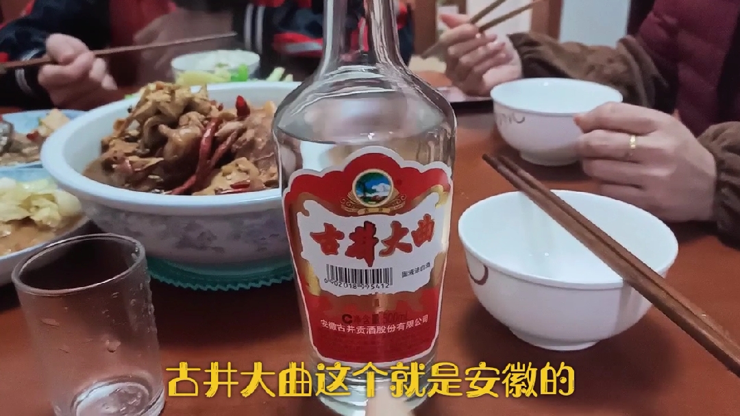 鸭翅膀这样卤,做法非常简单,味道杠杠的,马上把酒喝起来