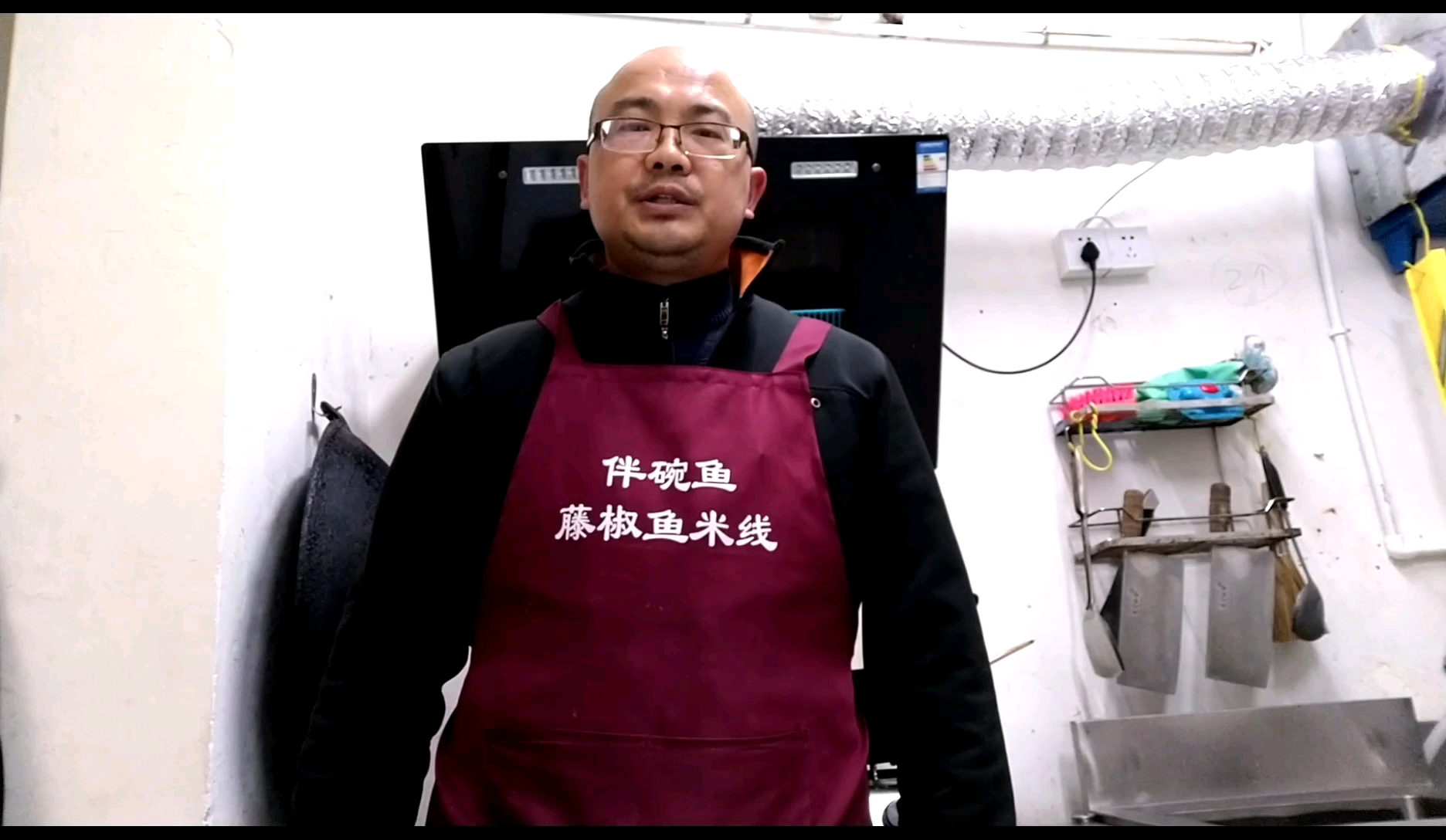 韦歌买了笼小肠,媳妇说不好吃不要弄,结果弄出来2分钟吃光光