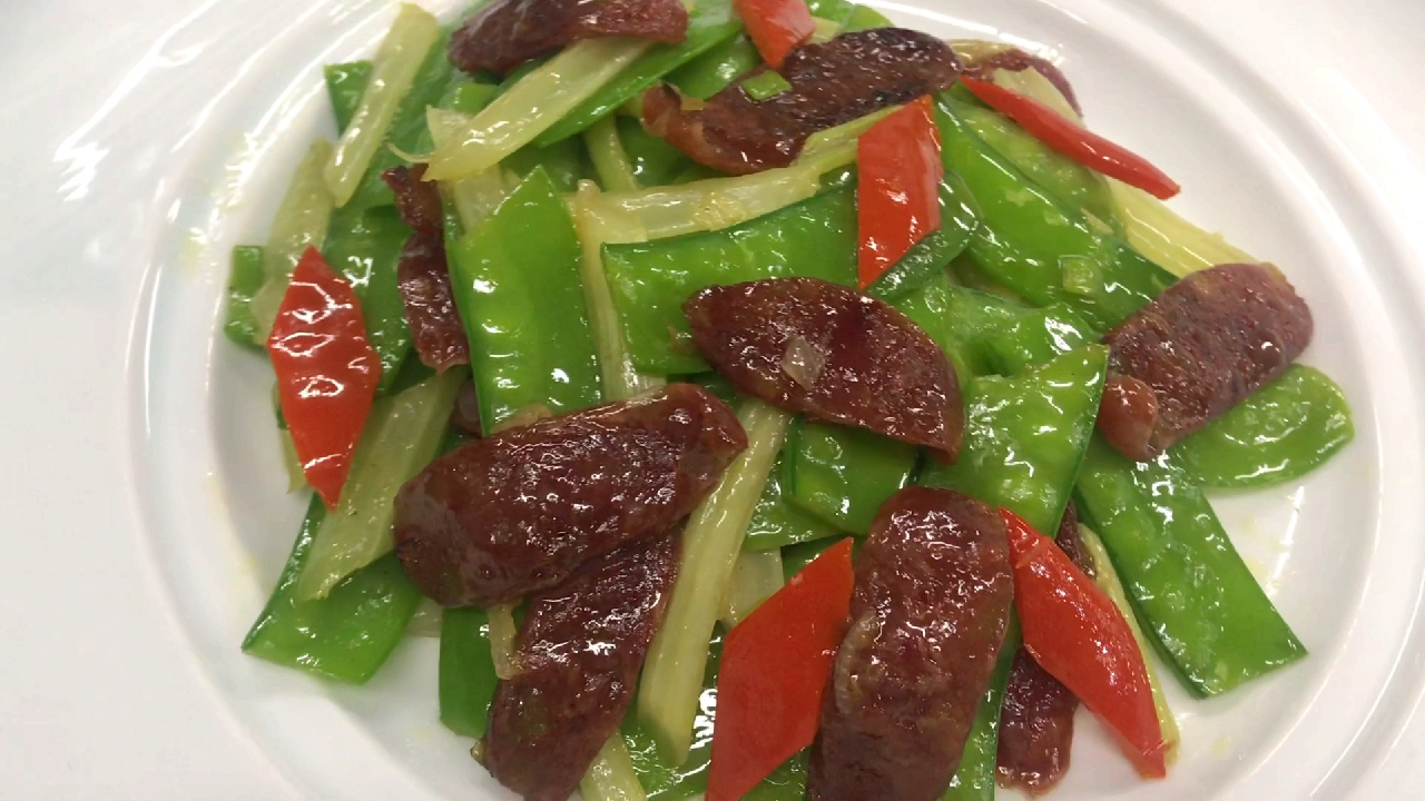 到了冬季每家每户都会腌制腊肉,分享一款好吃又爽口的腊味新吃法