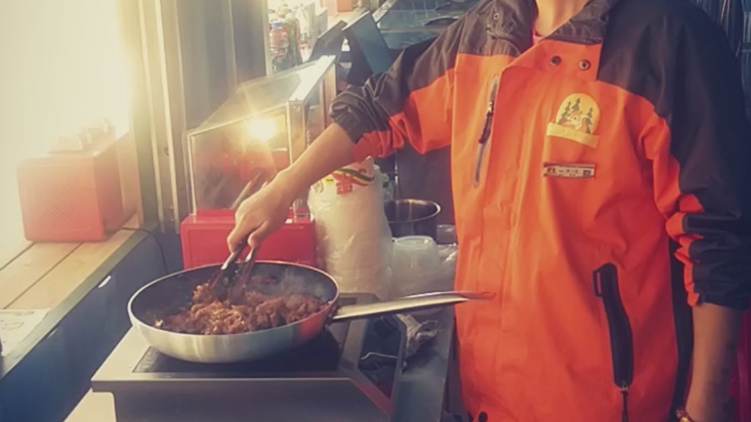 韩国烤肉美食饭   还可以搭配配菜哦