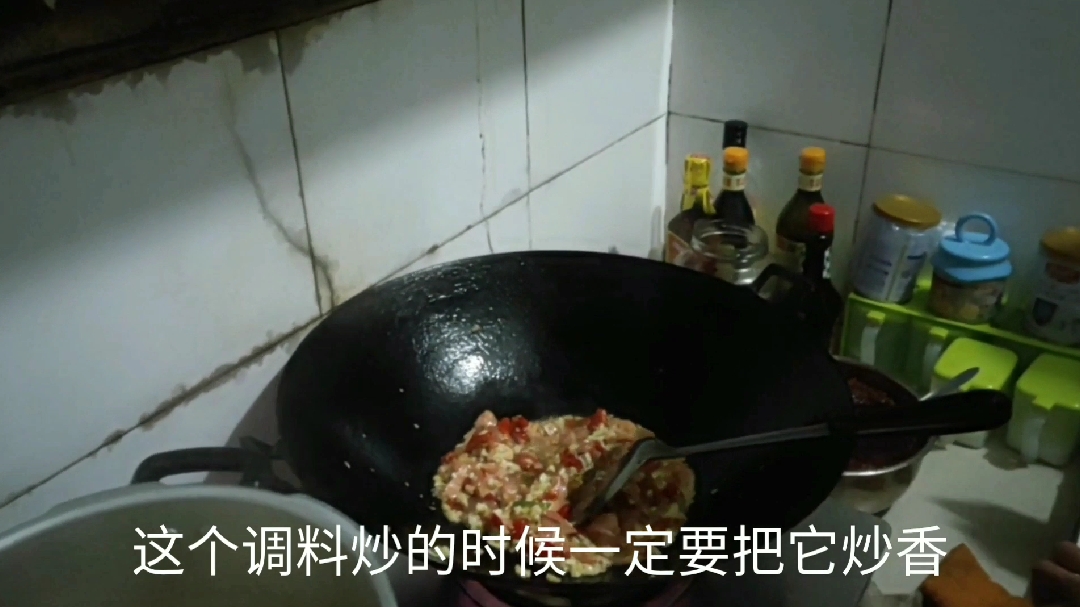 四川正宗黄焖土鲫鱼,非常好吃一学就会,大家看下做得怎么样?