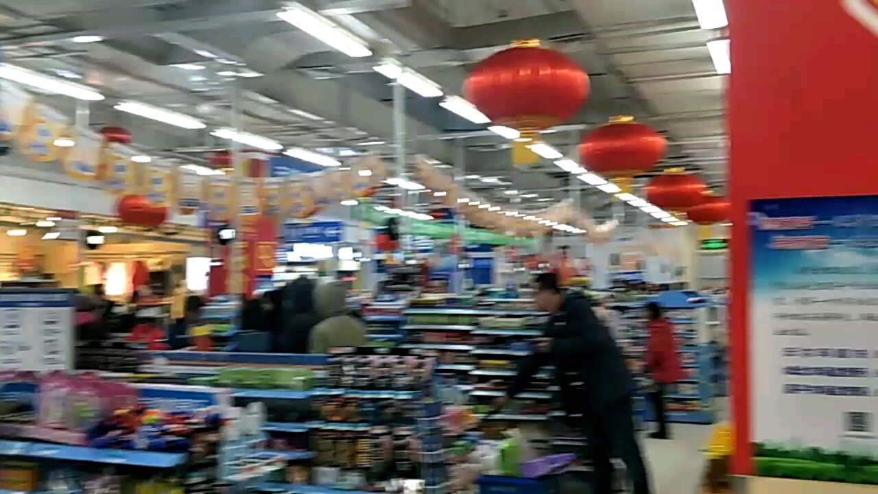 快过年了,沃尔玛溜达一圈,买点海鲜和北京烤鸭。