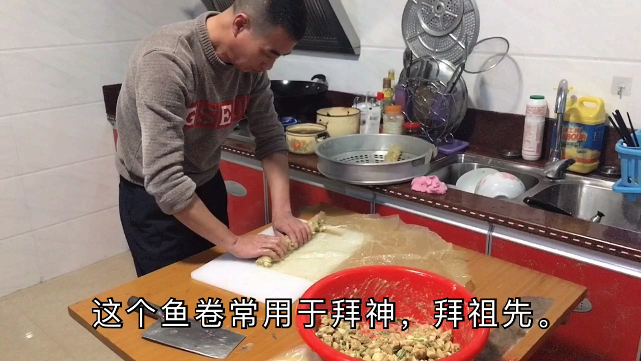 广东潮汕过年每家每户必不可少的潮汕特产“鱼卷”油炸后是真香!