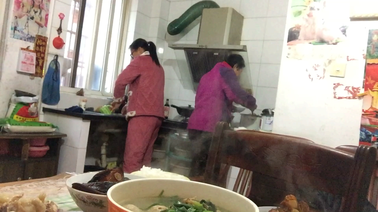 每次过年爸妈做道过年菜笋干烧走油肉,看着口水快流出来了。