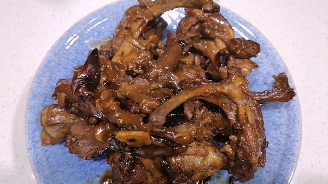 麻辣鸭锁骨,吃的就是味道,做法简单入味,酒杯端起来吧!