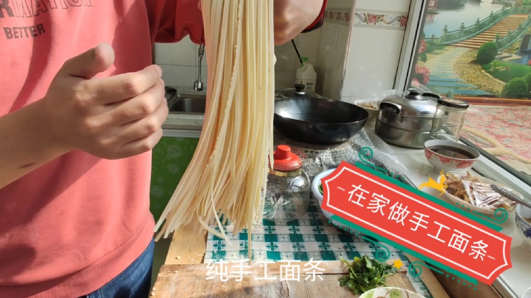 春节期间天天吃肉喝酒,小董今天做了个手工鸡汤面,味道太棒了