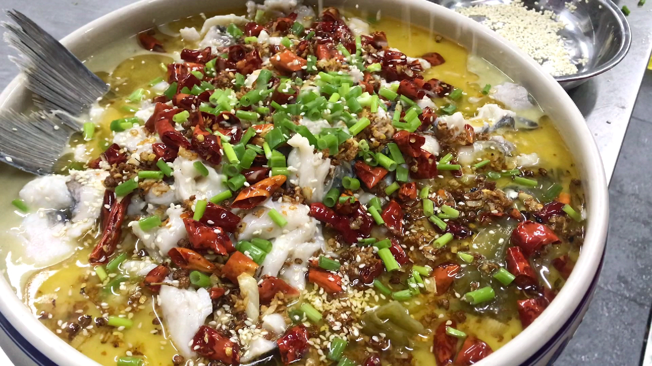 鲜香嫩滑、酸辣开胃的酸菜鱼,大厨教您几个技巧详细教程抓紧收藏