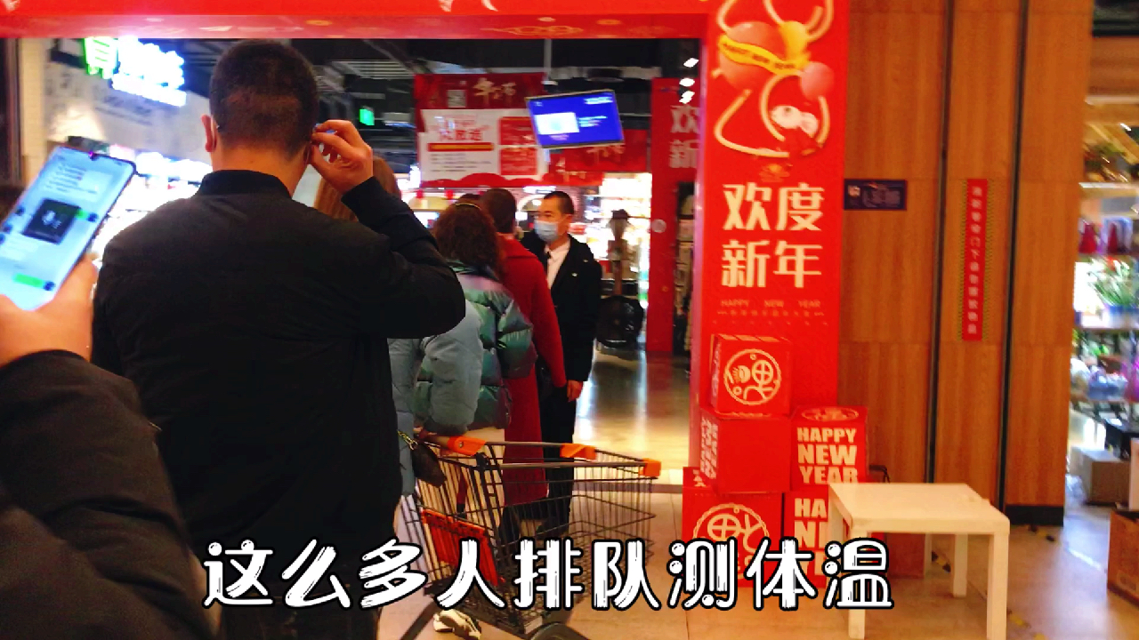 四川成都:整个超市大家都戴口罩做好防护,成都人民在行动