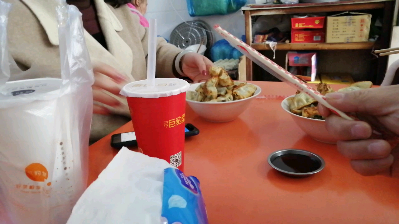 温州的特色小吃锅贴,带一家人去尝尝
