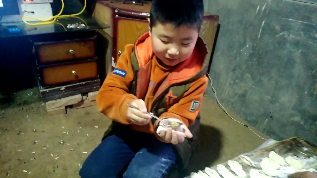 为写作文找素材,学包饺子,看我包的怎样吧!