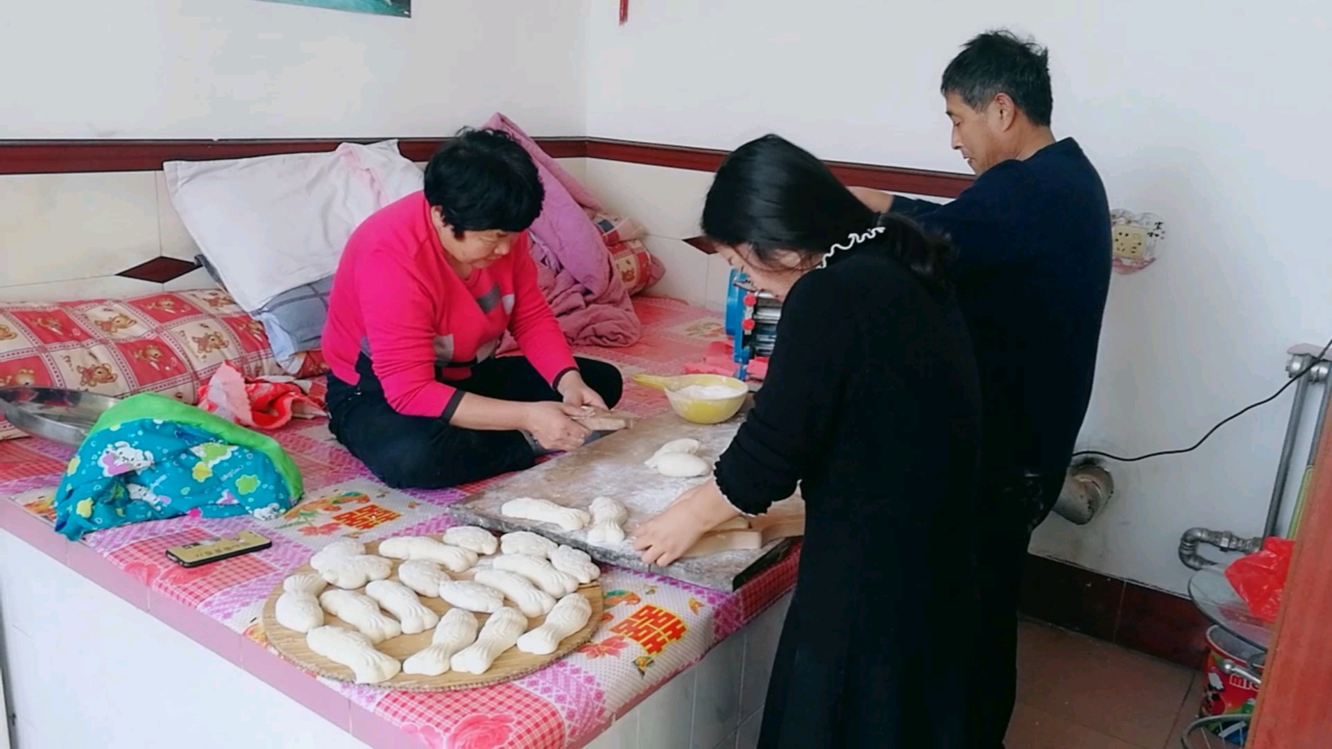 疫情宅在家跟爸妈一块做馒头,这样做馒头你们见过吗
