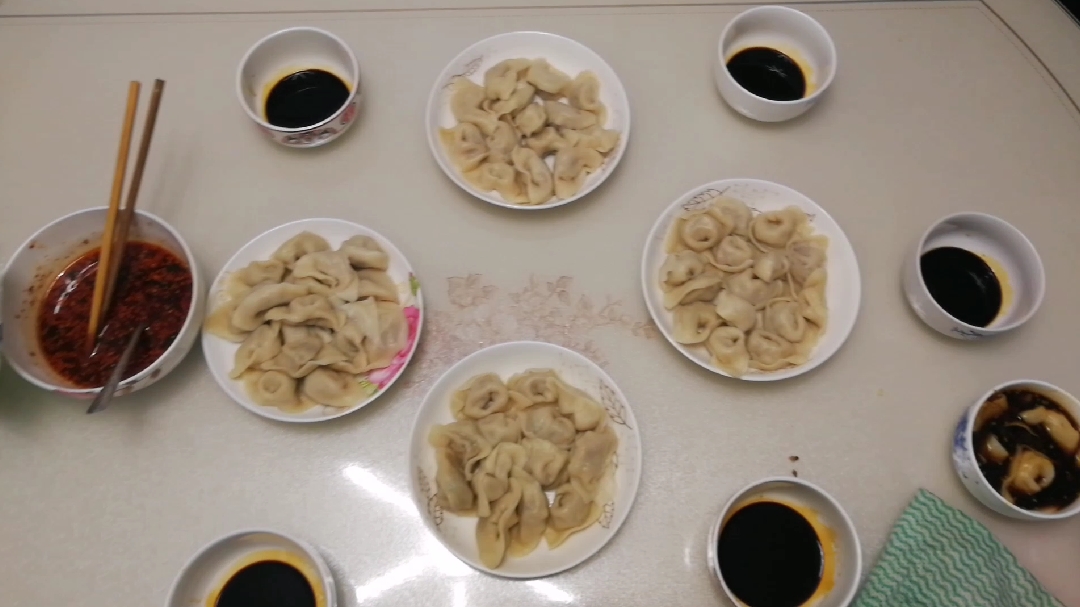 起个大早,包饺子煮饺子吃,和妈妈拍拍抖音一天就这样开心的过了
