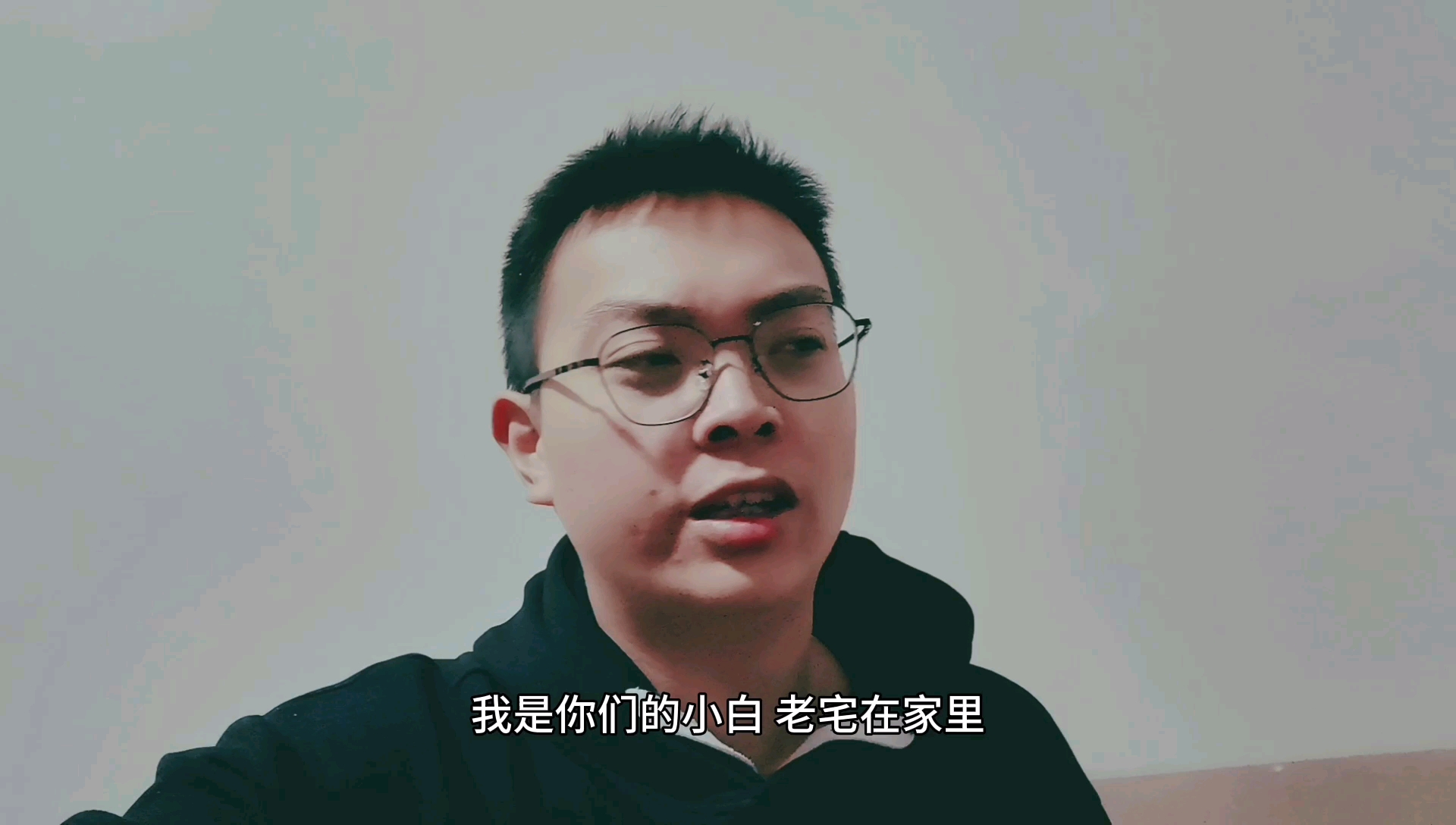 小伙宅在家里,用火锅底料,制作出小火锅来～
