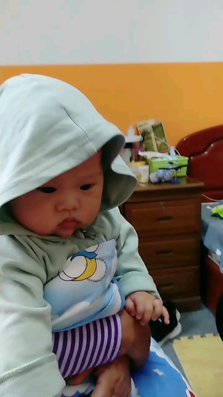 吐泡泡的小金鱼