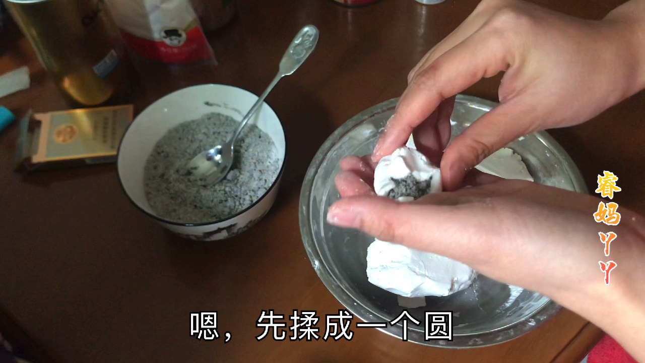 特殊时期正逢元宵节,亲手给孩子包汤圆,今天你们吃汤圆还是元宵