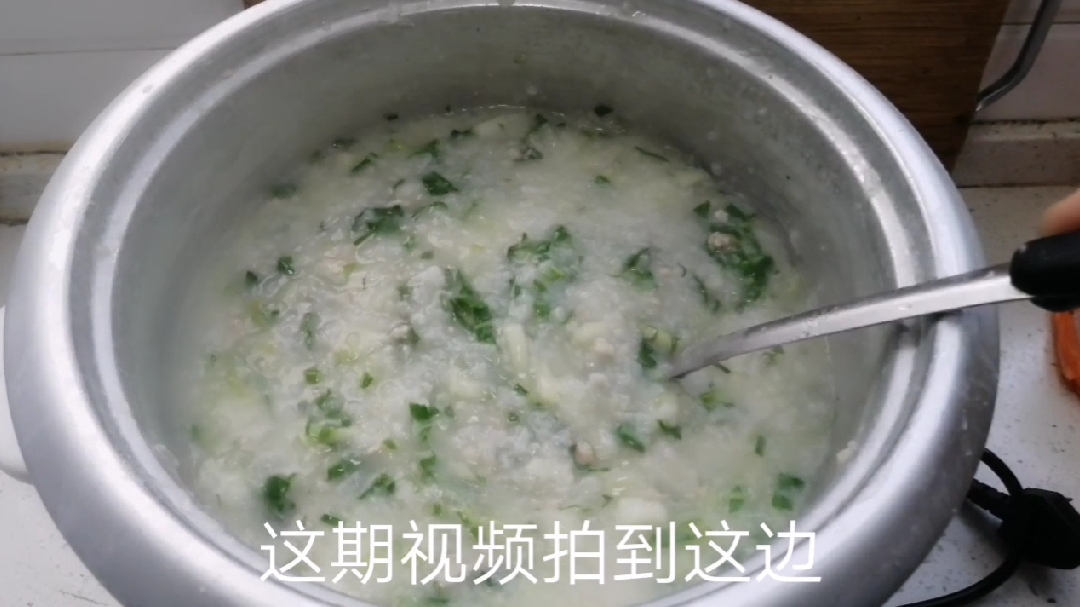 2分钟学会用剩米饭熬粥,好喝养胃,非常健康。