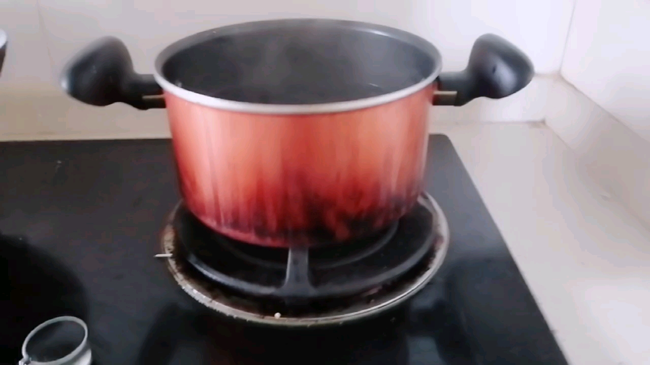今天给7个半月的宝宝做个鸡肉稀饭,宝宝超爱吃