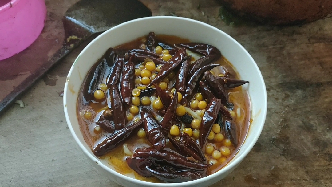 昨天翻朋友圈买的牛肉板面今天到货了,立刻迫不及待做了一碗