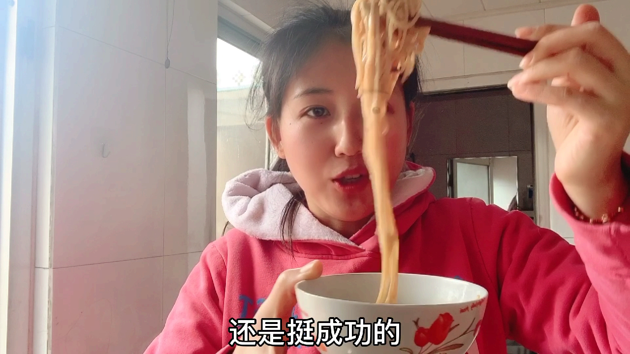 自制黄磊老师的葱油拌面,几分钟就搞定,简单一拌,香味浓郁,香