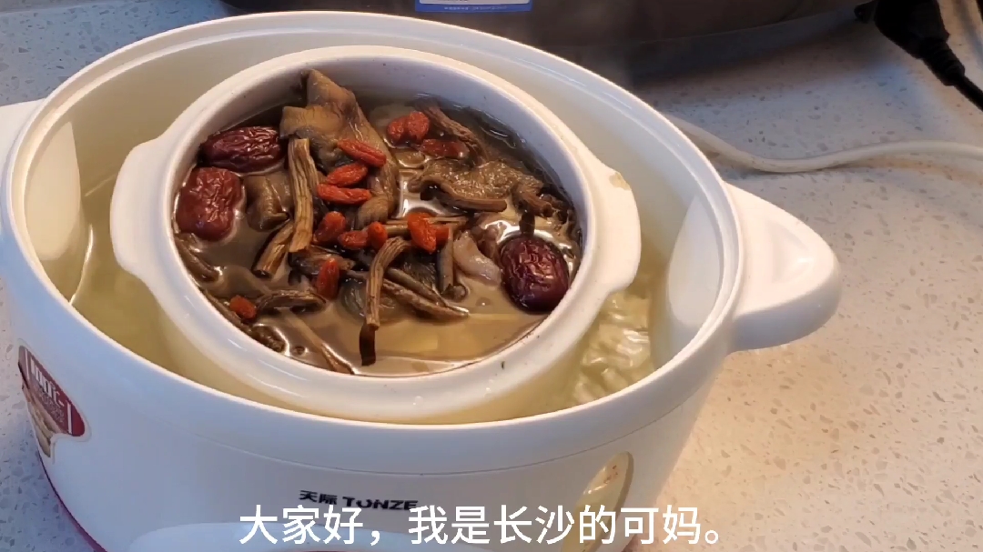 长沙可妈:分享一道茶树菇排骨汤,清甜不油腻,还能增强免疫力