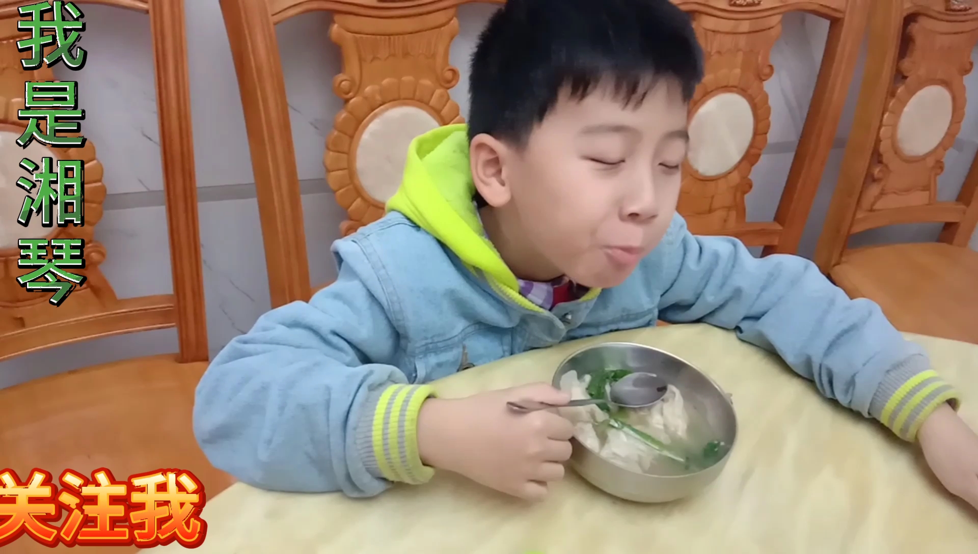 一家六口宅在家简简单单又一餐  早上早餐最难决定了不知道吃什么