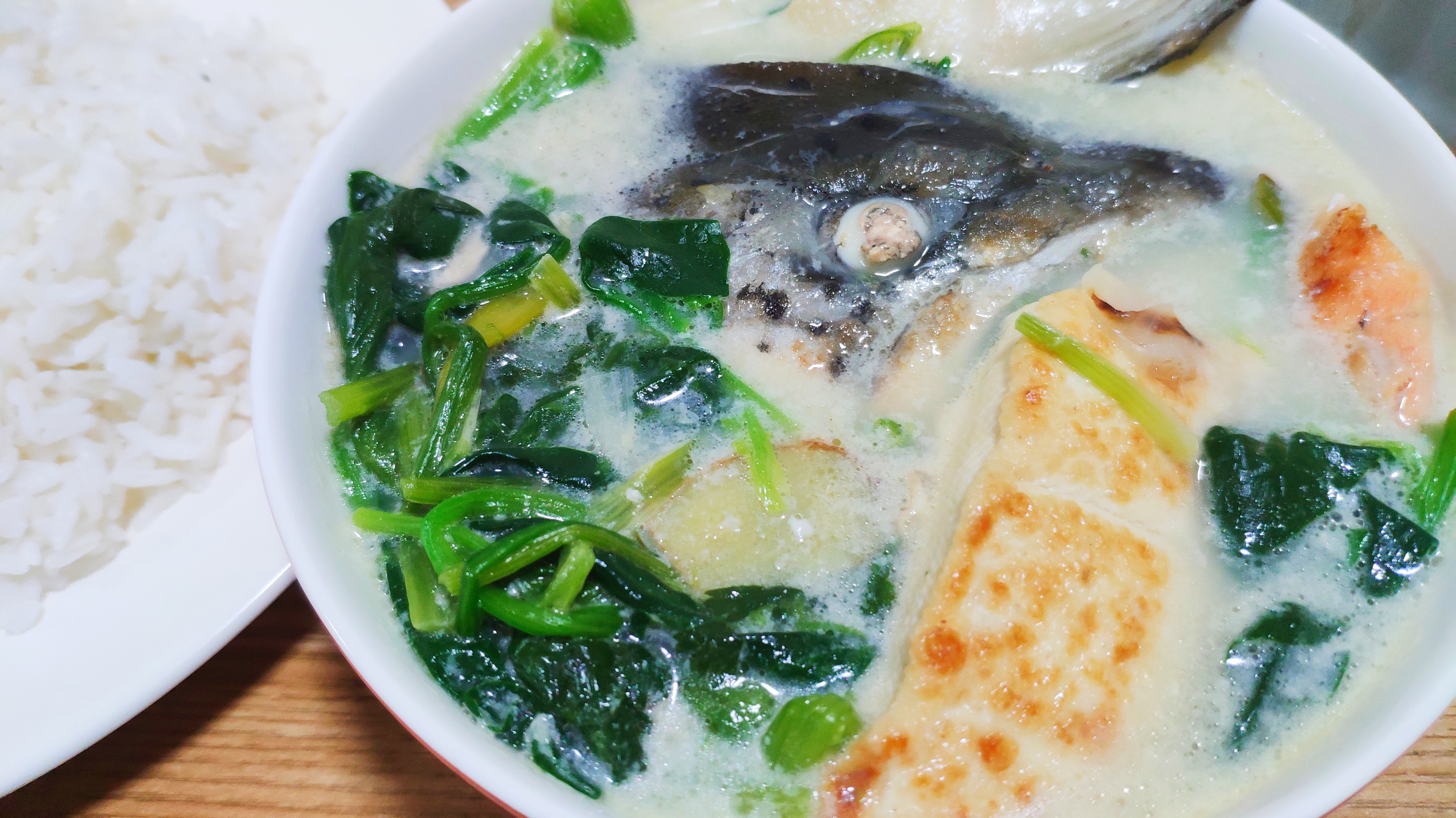 【家常菜系列】鱼头菠菜豆腐汤