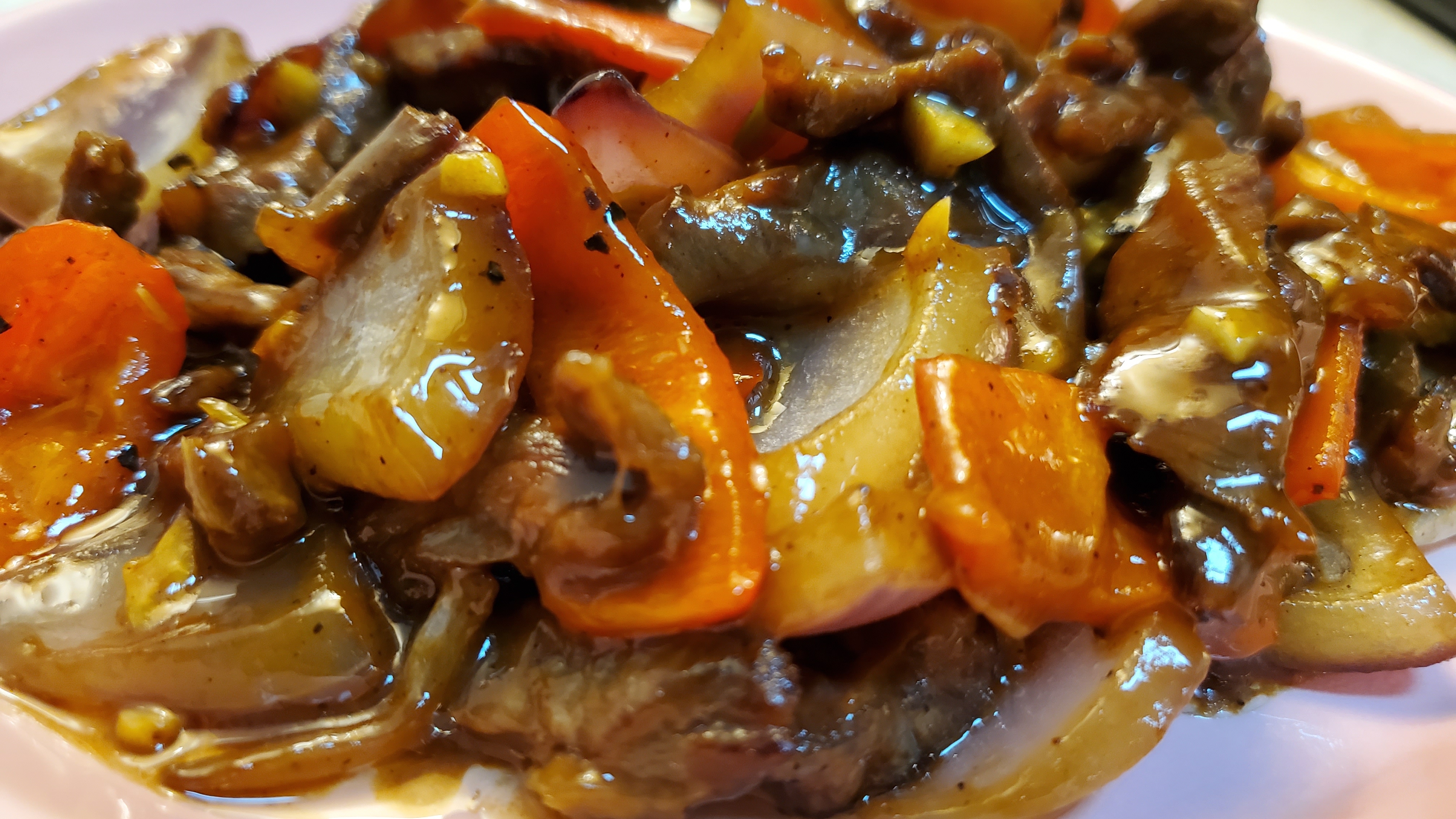 牛肉怎么做好吃?可妈做一盘黑椒牛肉,配上洋葱片太美味