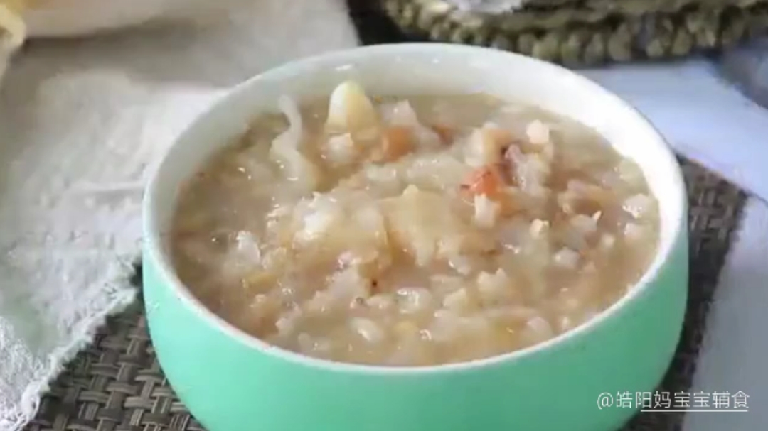 红枣银耳有健脾养血功效  ,能帮助增强宝宝体质