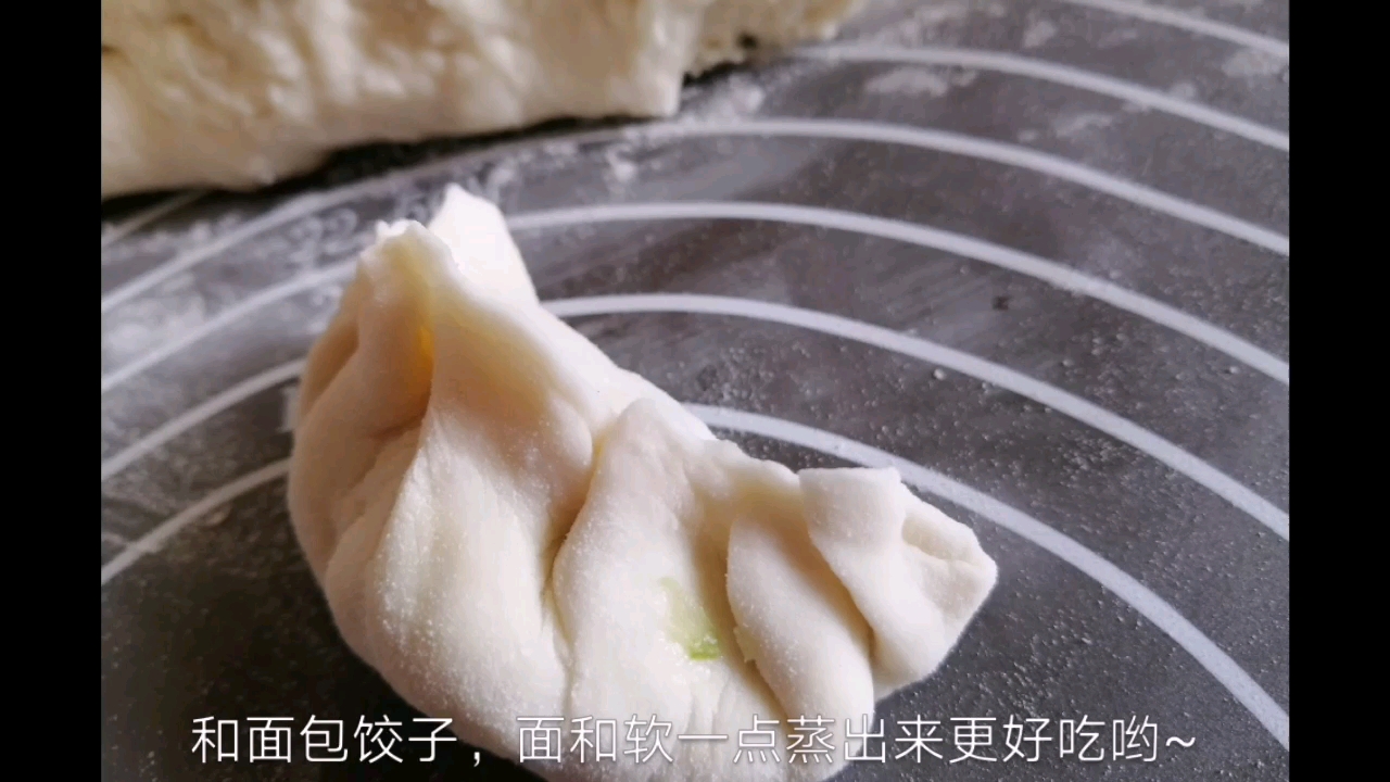 我家一般都是红萝卜青菜香菇馅儿~