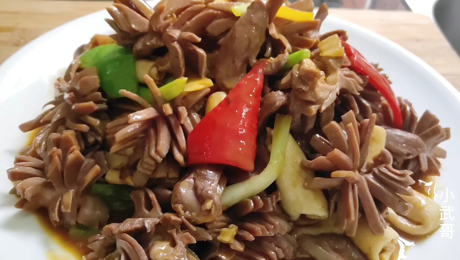 鸭杂怎样做才好吃,这种特色做法,鲜香脆爽,特下饭