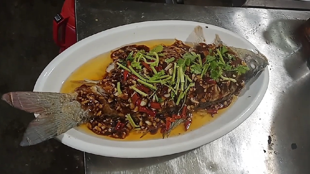 色香味俱全的蒜泥鲤鱼,简单易学