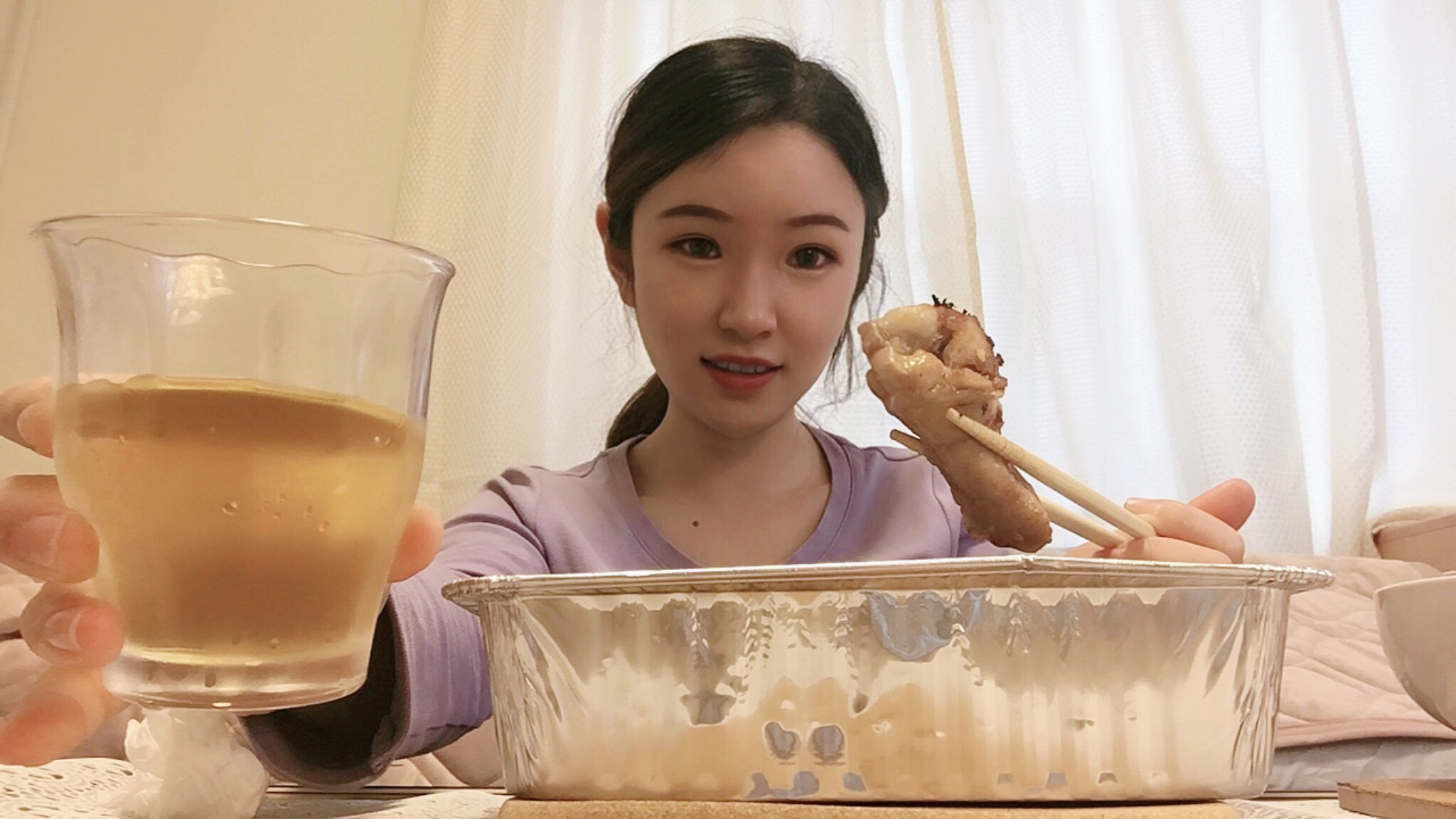 手把手教你做烤鸡腿,酥脆嫩滑炒鸡美味,小鱼终于要暴露吃相了吗