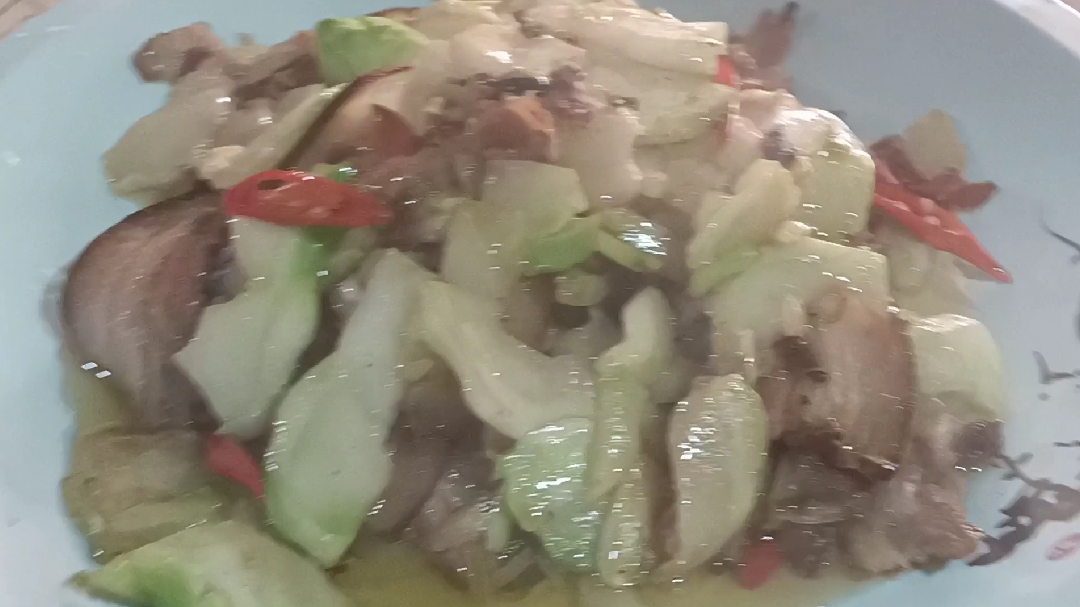 四川人都知道:腊肉炒(青菜脑壳)青菜头,绝对是一道好菜
