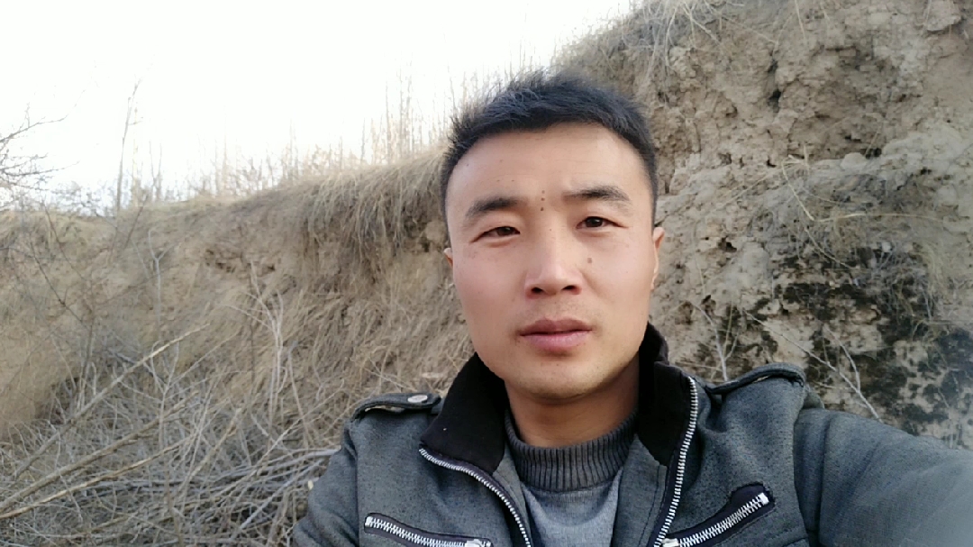 种菜干活挖到辣辣菜,勾起童年的美好回忆!生活本该如此