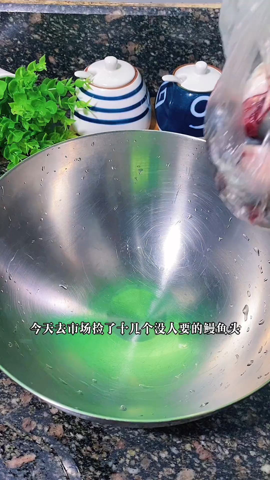 #美食#菜脯煲鳗鱼头,潮汕人的偏爱!
