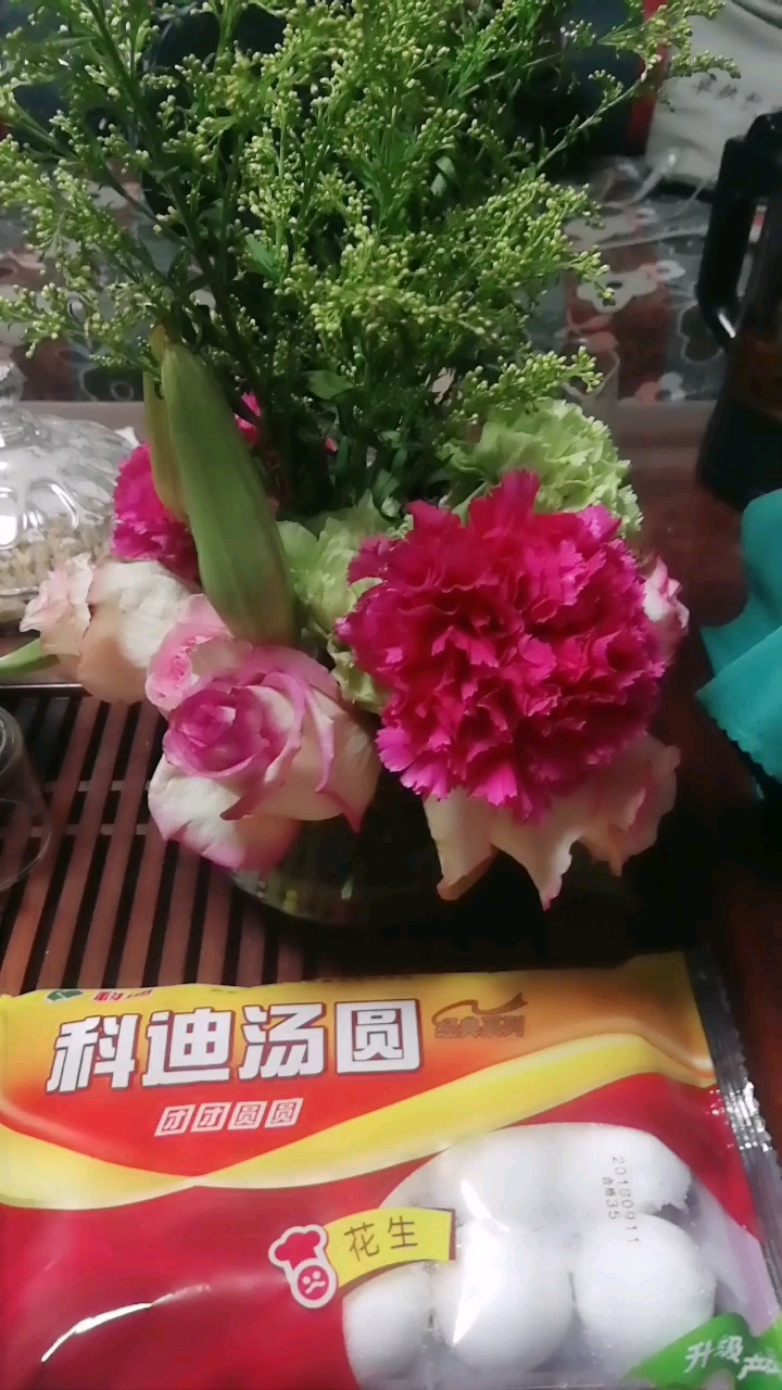 鲜花下的汤圆!生活美满!