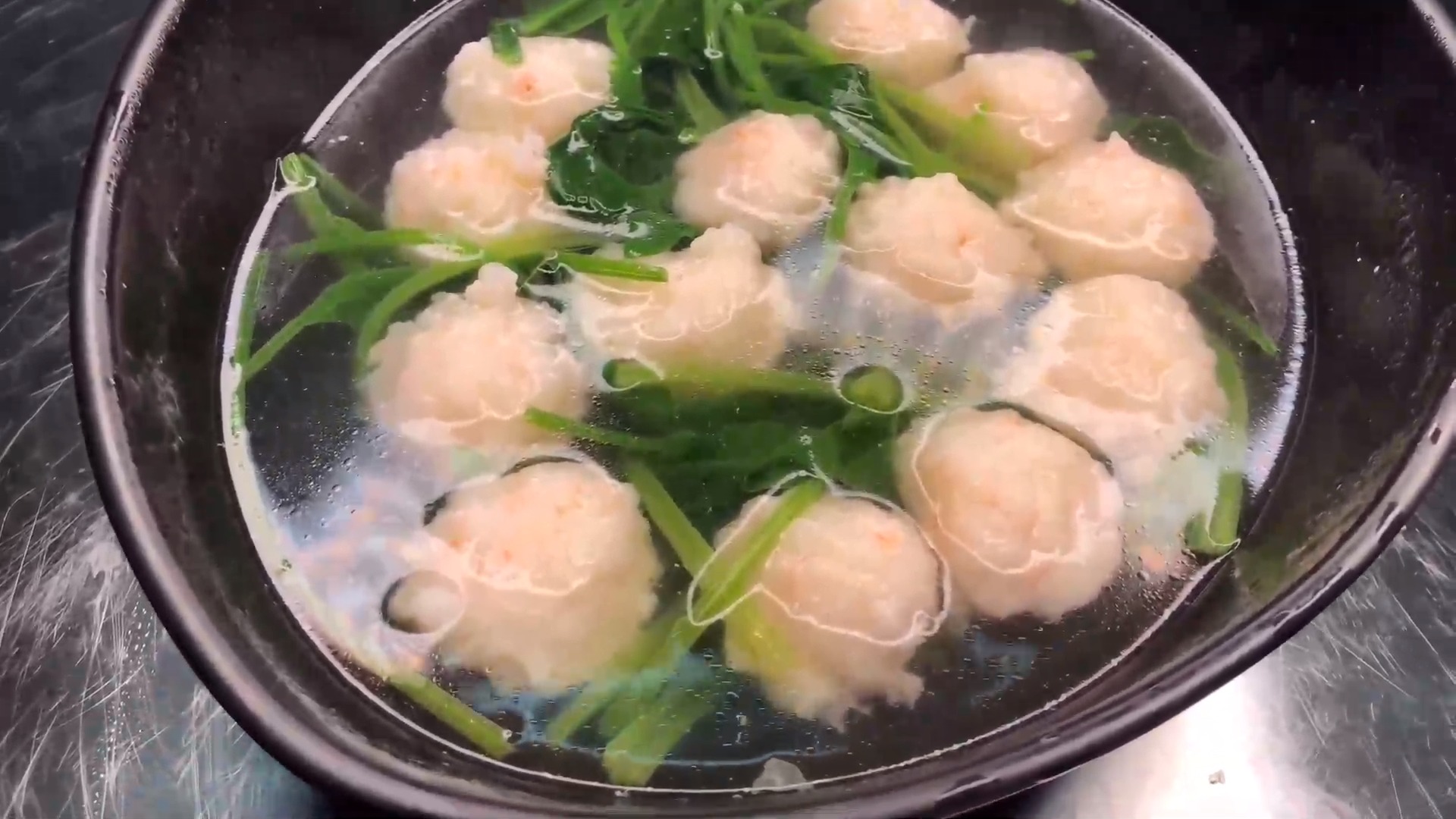 #美食#厨师长教你手打虾丸的做法，鲜美Q弹，宝妈必备，还可以冷藏保鲜