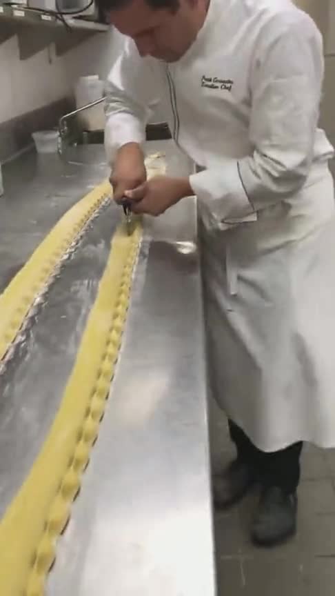 饭店包饺子,这方法足够快,不怕客人等不及!