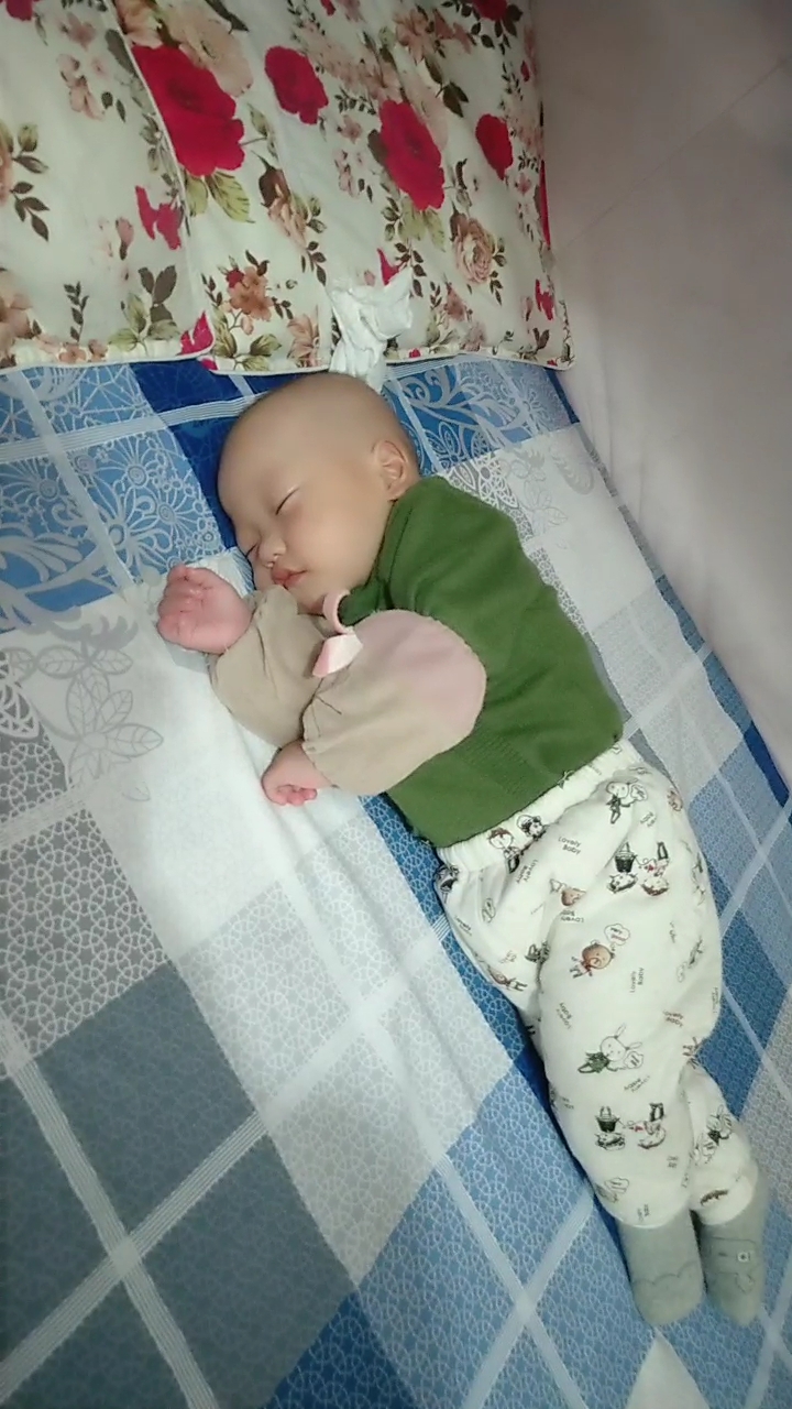 #家有萌娃#鱼肝油外面的胶到底能不能吃,我不敢给宝宝吃