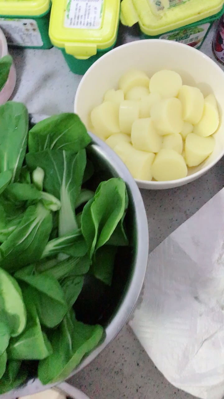 老公做的红烧日本豆腐香菇油菜