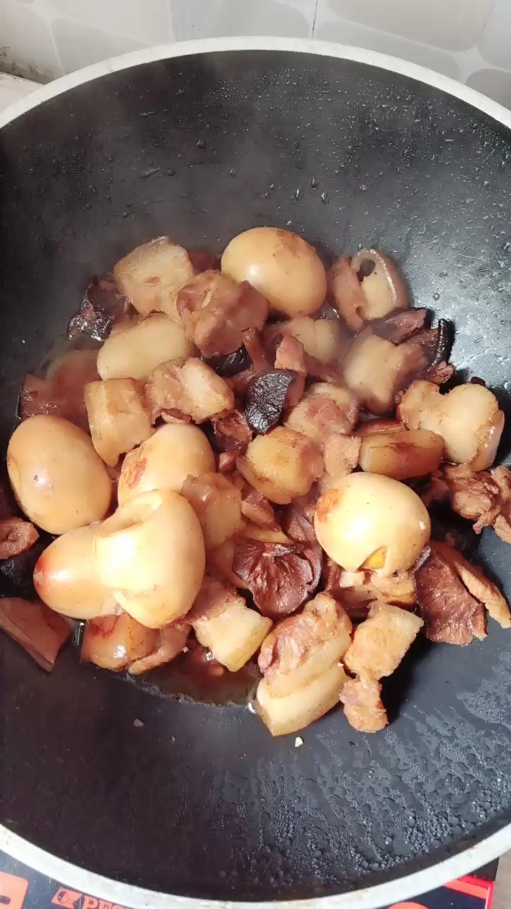 红烧肉加卤蛋