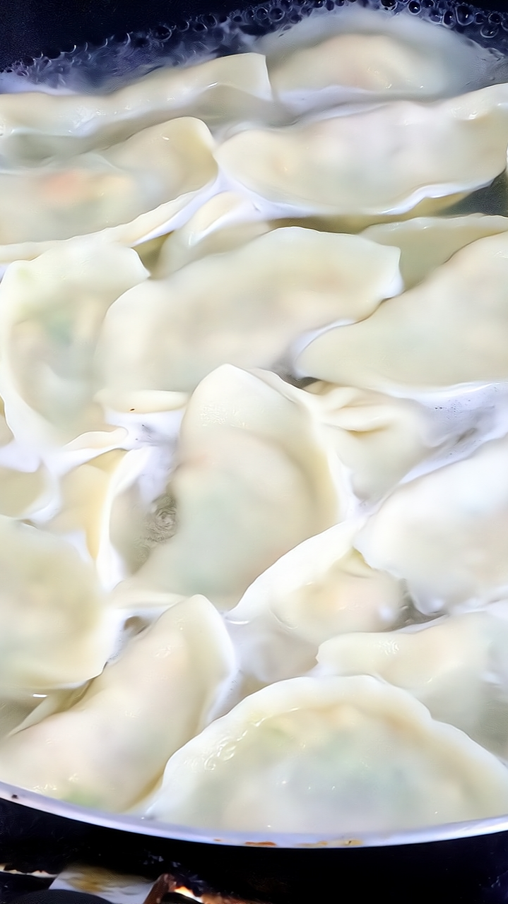 #我要上热门#天冷我家常吃这馅饺子,成本不到10元钱,个个皮薄大馅,鲜香美味