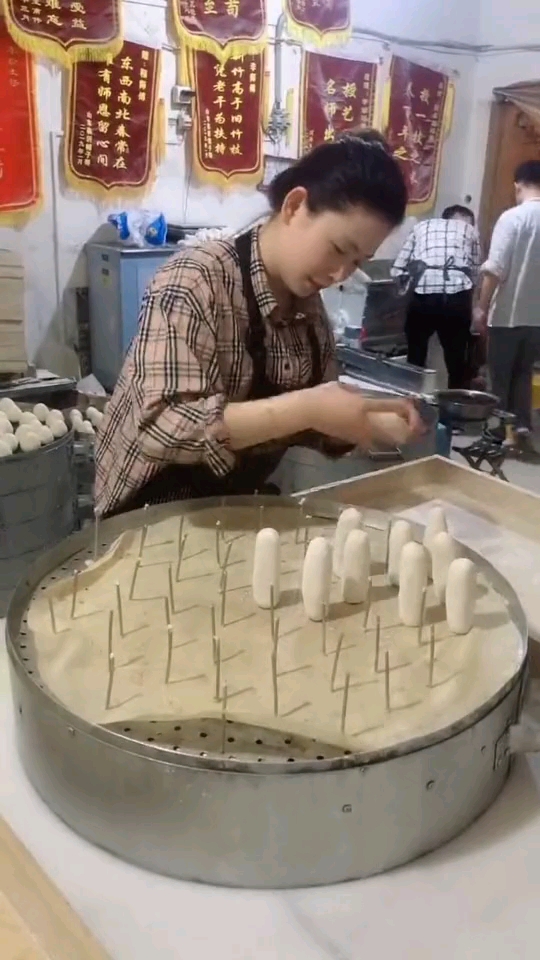 传承五百年的山东竹签馒头,老板娘稳准狠的操作,一天能做5千个 